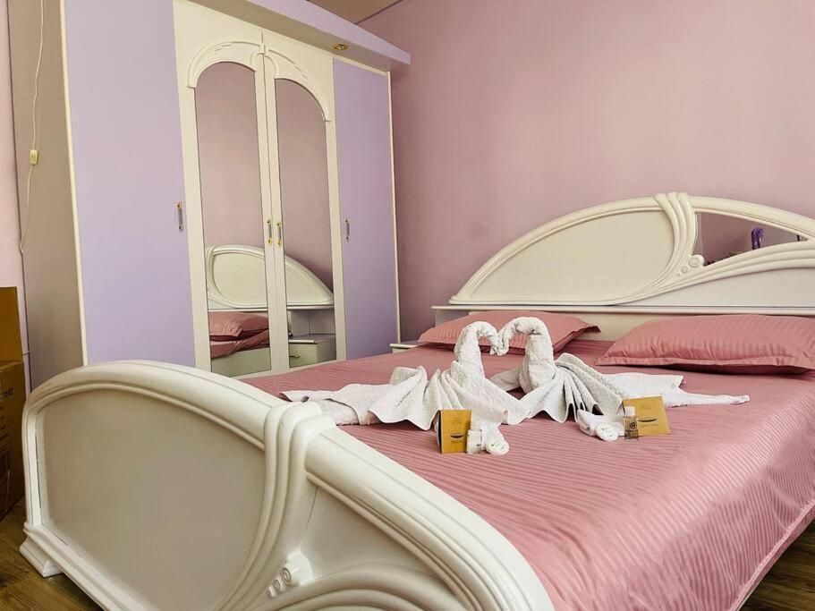 Lavender Luxury Apartment Орадя Экстерьер фото