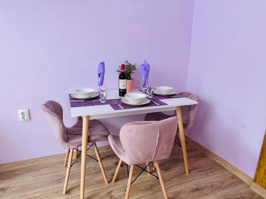 Lavender Luxury Apartment Орадя Экстерьер фото