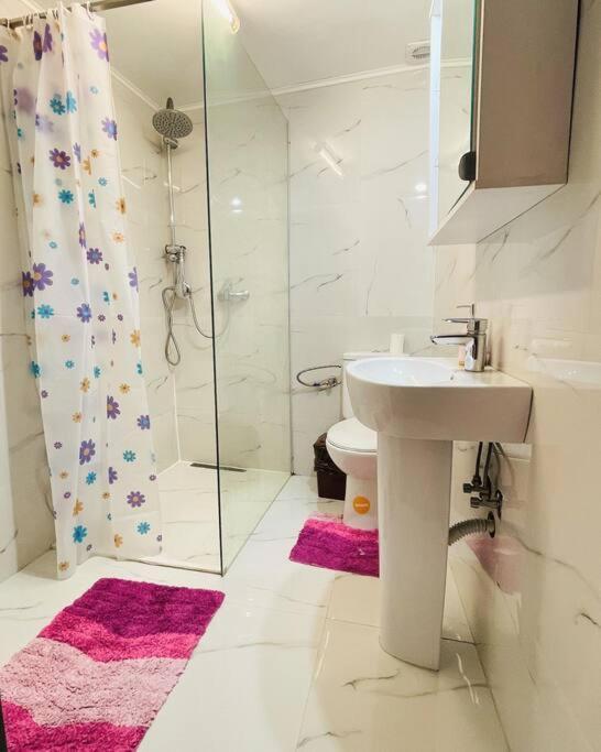 Lavender Luxury Apartment Орадя Экстерьер фото