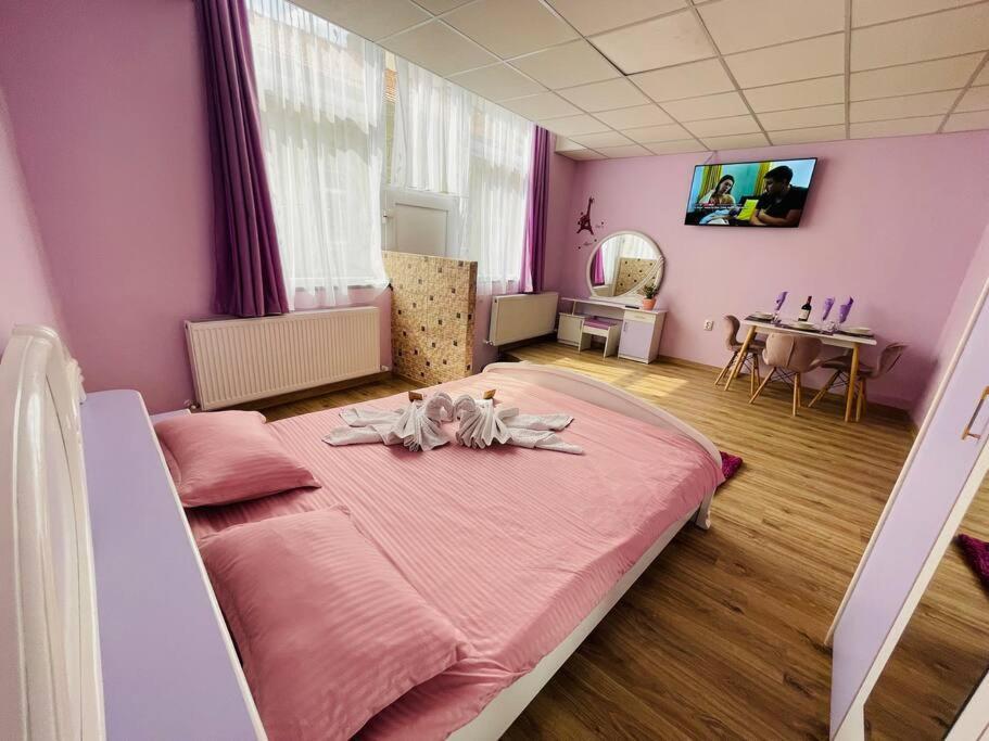 Lavender Luxury Apartment Орадя Экстерьер фото
