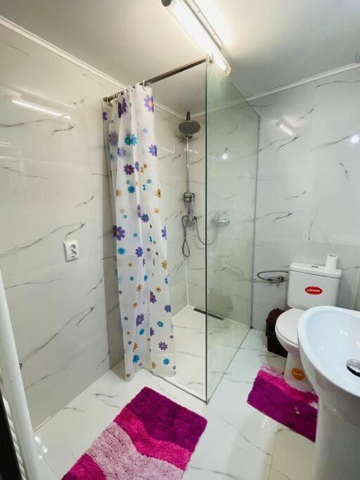 Lavender Luxury Apartment Орадя Экстерьер фото