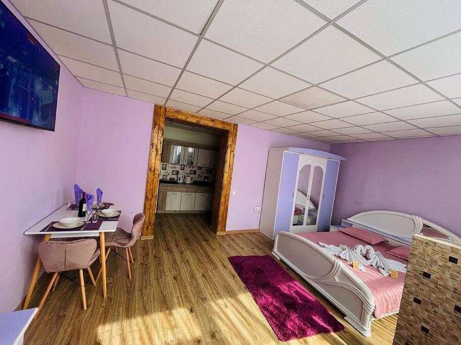 Lavender Luxury Apartment Орадя Экстерьер фото